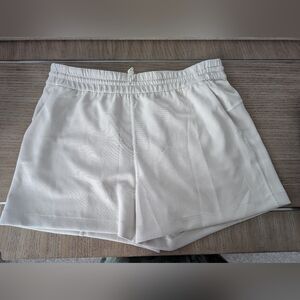 NWOT Lululemon Softstreme Shorts Bone White Size 10
